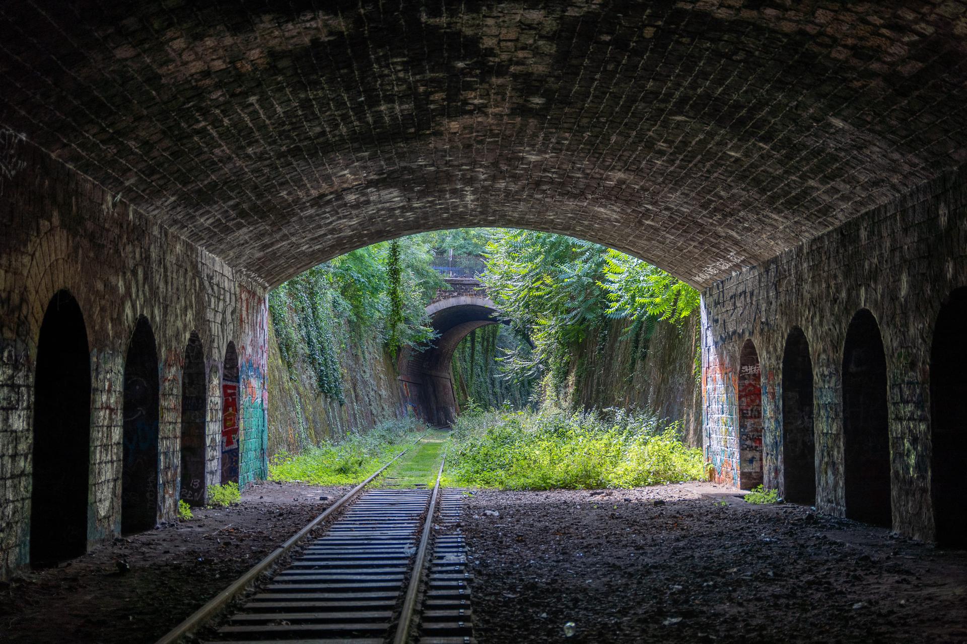 Abandoned tracks along the Petite Ceinture.